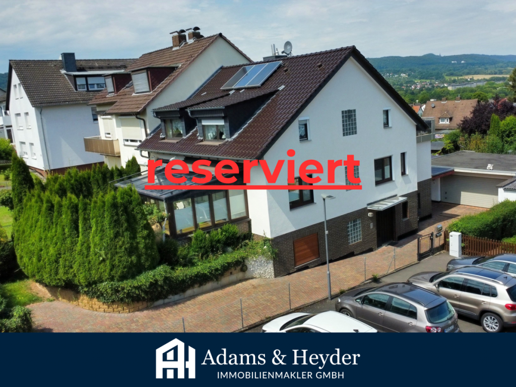 Hochwertig modernisierte DHH in ruhiger Lage