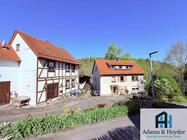 PREISREDUZIERUNG: Vielseitiges Anwesen mit 2 Wohnhäusern, Stall & über 4.000qm Grundstück in Laubach