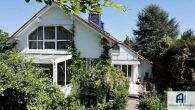 Ansicht 2 - Hochwertige DHH-Villa mit traumhaften Garten in Harleshausen