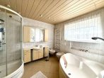 Badezimmer (EG) - Gepflegtes Ein-/Zweifamilienhaus mit schönem Grundstück