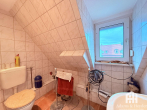 Toilette, 1.OG - gemütliches Reihenhaus in KS-Forstfeld mit viel Potential