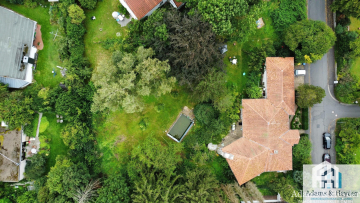 Traumhaftes, weitläufiges Grundstück in bester Lage in Gö-Nikolausberg mit Einfamilienhaus für vielfältige Gestaltung, 37077 Göttingen, Einfamilienhaus