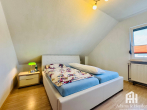 OG Schlafzimmer - ***Ihr neues Zuhause: Platz, Licht und Lebensqualität mit PV-Anlage***