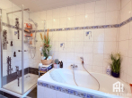 Badezimmer EG, Bild 2 - Gepflegtes Ein-/Zweifamilienhaus mit schönem Grundstück in Baunatal-Großenritte