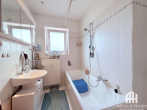 Badezimmer, 1.OG, Bild 1 - Gepflegtes 2-Familienhaus in Vellmar mit variablen Nutzungsmöglichkeiten