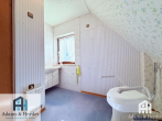 Badezimmer, 1.OG - PREISREDUKTION! Ihr neues Zuhause am Fasanenhofpark – Einfamilienhaus mit viel Potential
