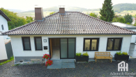 Hausansicht mit Fernsicht - Perfekte Fernsicht in teilmodernisiertem Haus in Niedenstein