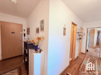 Flur - Schöne 2-3 Zimmer Wohnung mit sonnigem Balkon & Herkulesblick