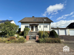 Straßenansicht - Gepflegtes Ein-/Zweifamilienhaus mit schönem Grundstück