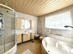 Badezimmer (EG) - Gepflegtes Ein-/Zweifamilienhaus mit schönem Grundstück